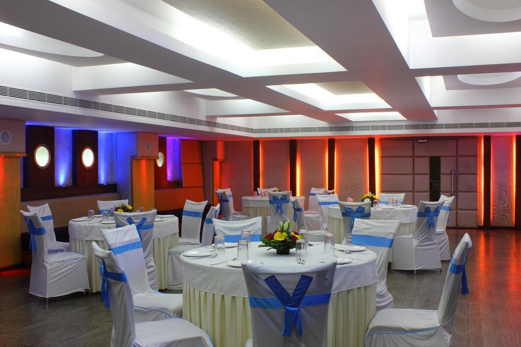 Hotel Vihang'S Inn Тхане Экстерьер фото