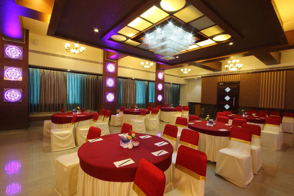 Hotel Vihang'S Inn Тхане Экстерьер фото