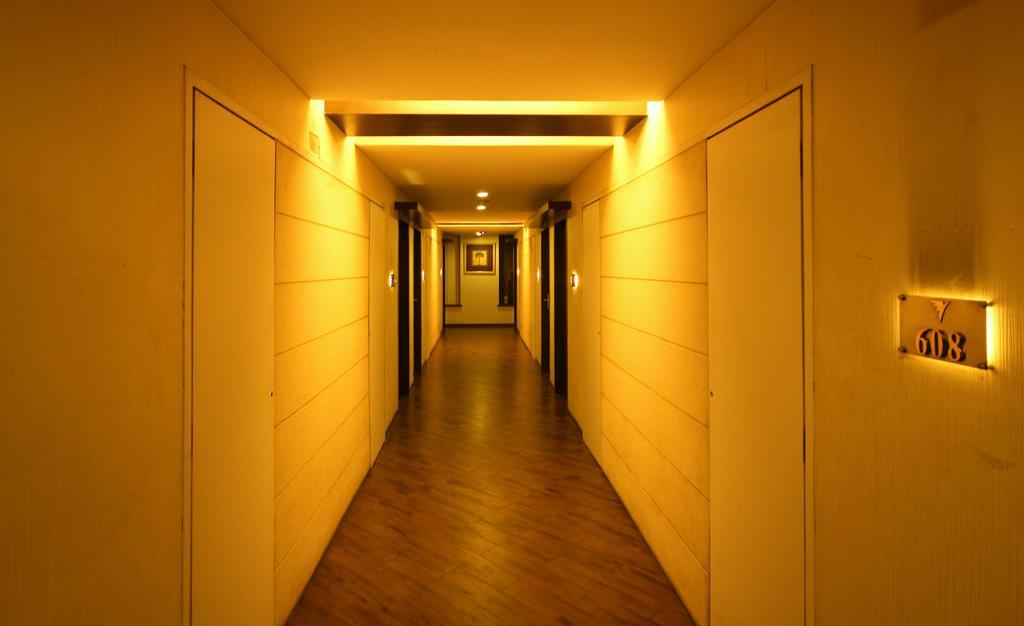 Hotel Vihang'S Inn Тхане Экстерьер фото