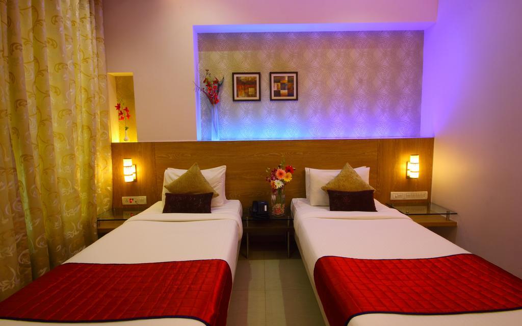 Hotel Vihang'S Inn Тхане Экстерьер фото
